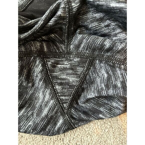 Nearly new Lululemon Exquisite legging Dramatic Static White Black / Black, $88 - Picture 5 of 7